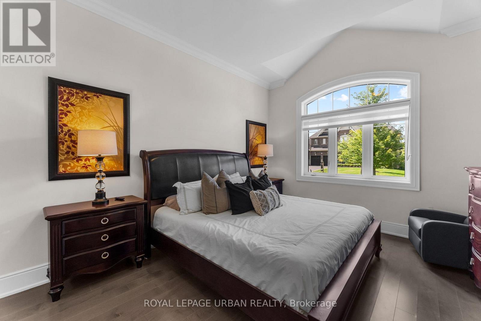 15 COUNTRY CLUB CRESCENT - 29