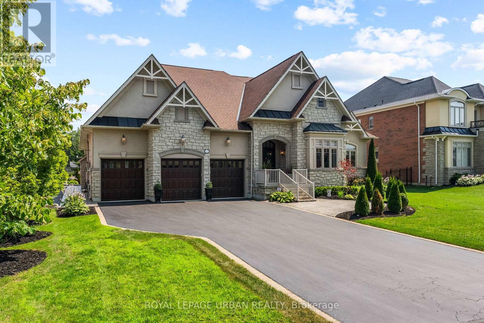 15 COUNTRY CLUB CRESCENT - 3
