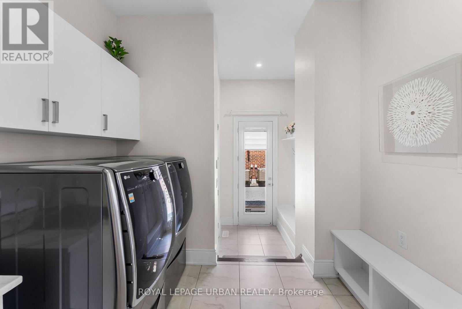 15 COUNTRY CLUB CRESCENT - 30