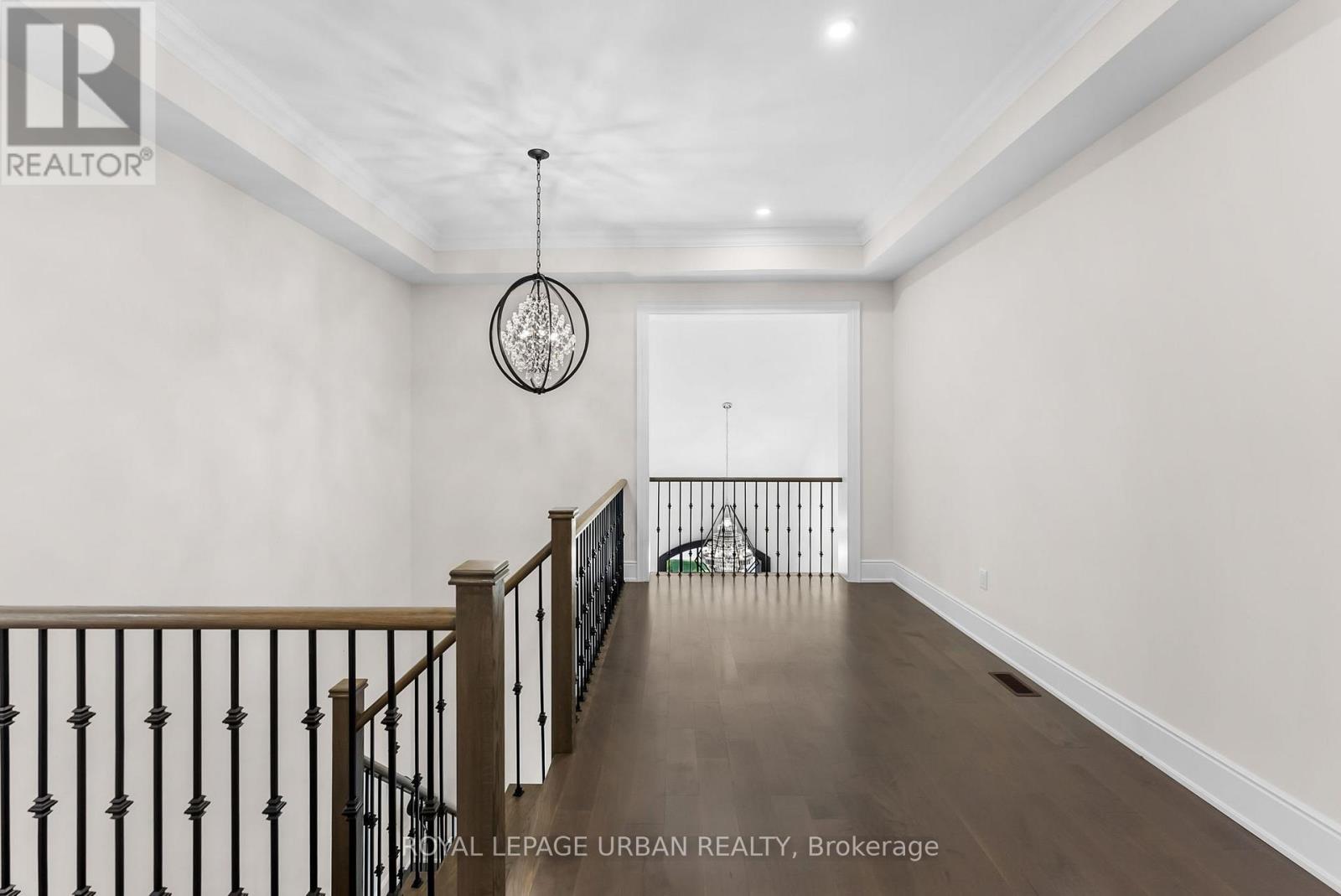 15 COUNTRY CLUB CRESCENT - 31
