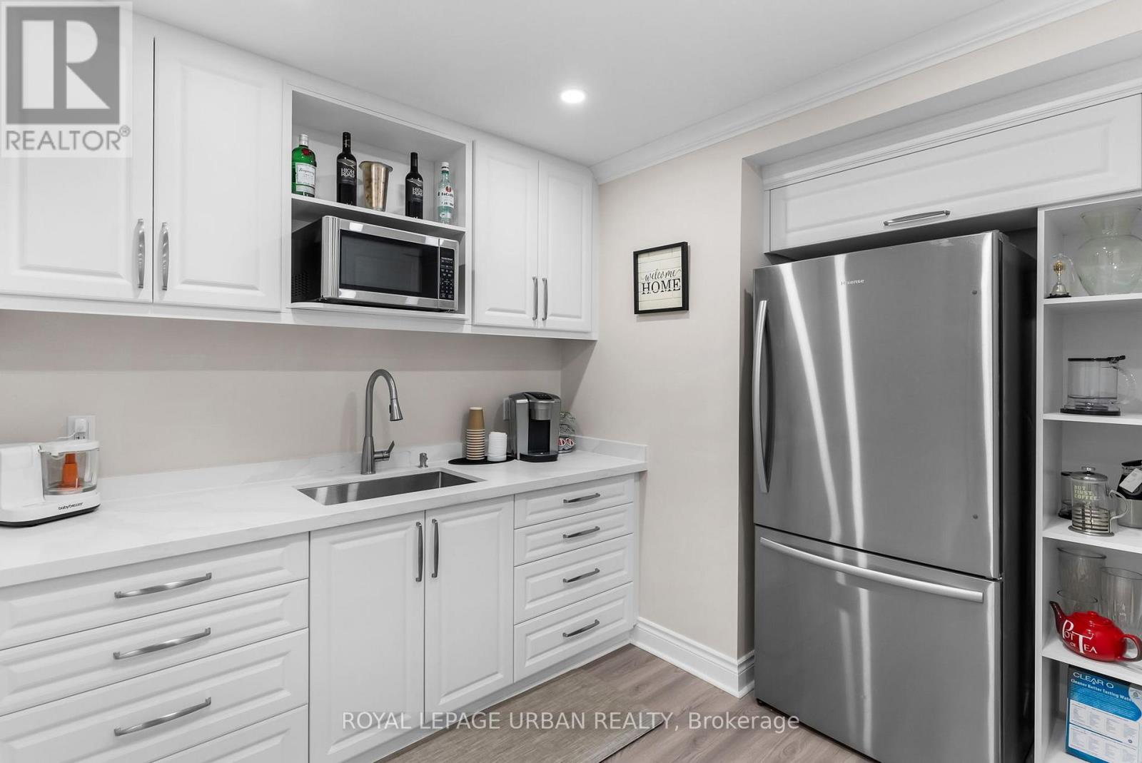 15 COUNTRY CLUB CRESCENT - 35
