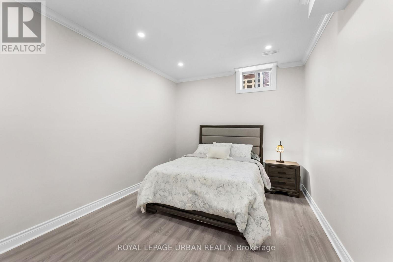 15 COUNTRY CLUB CRESCENT - 39