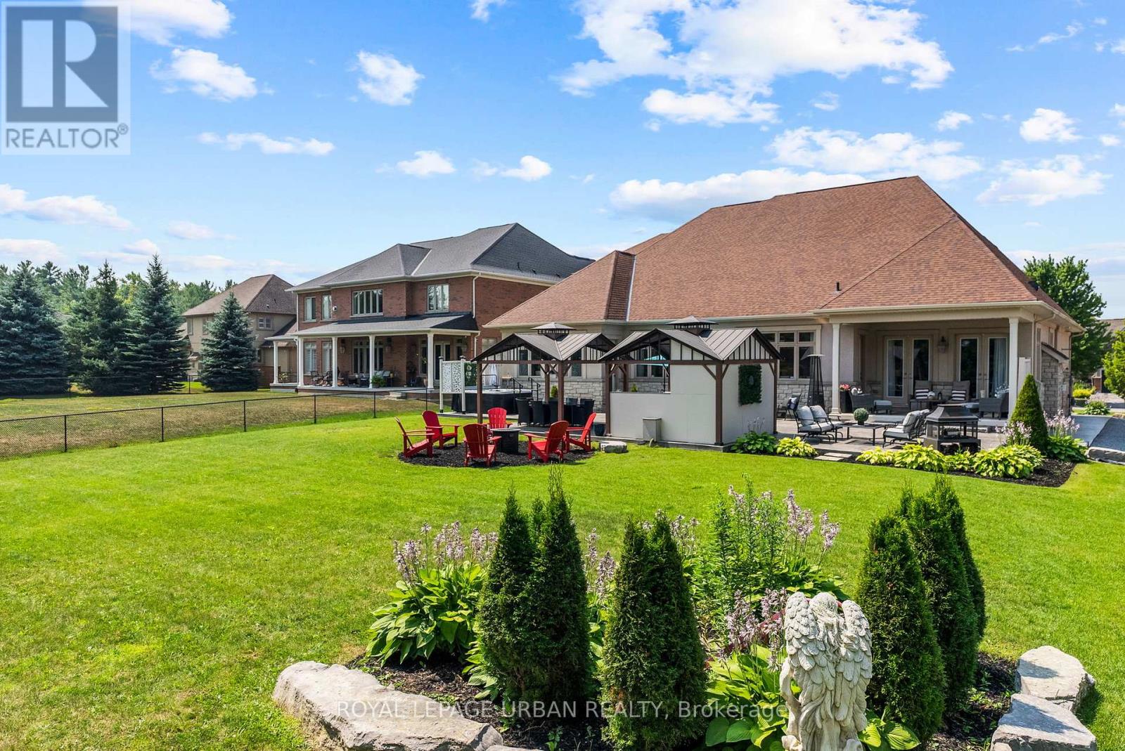 15 COUNTRY CLUB CRESCENT - 43