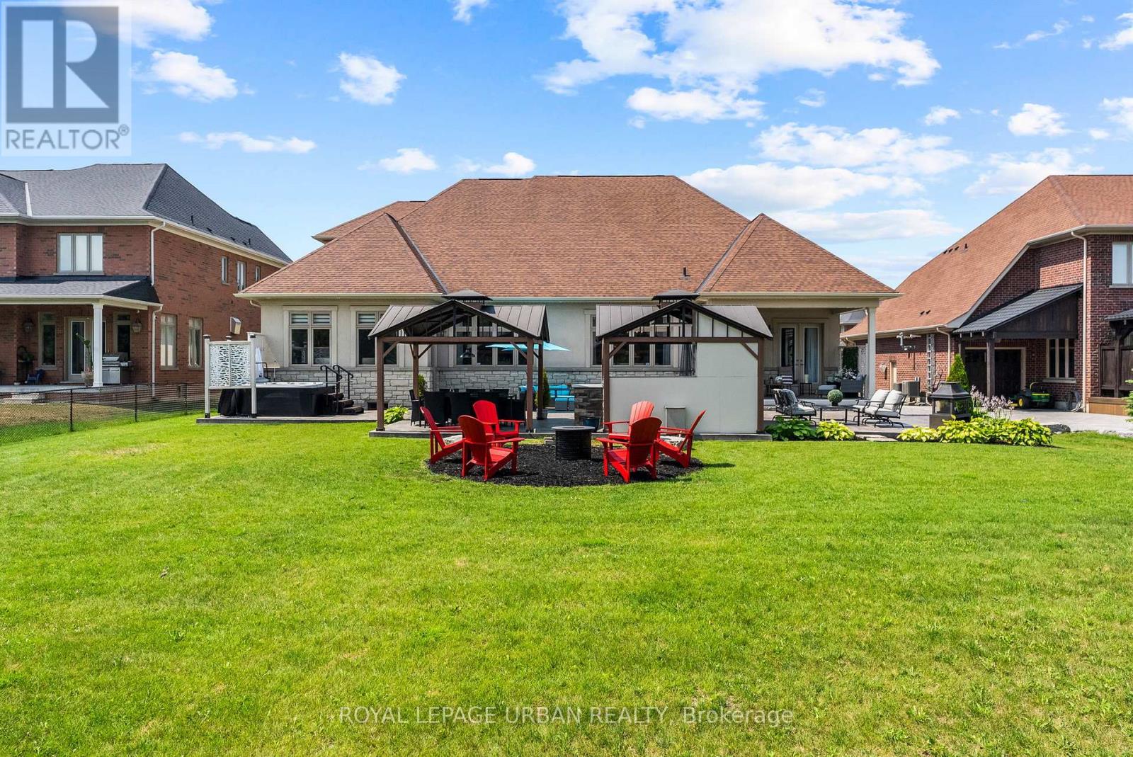 15 COUNTRY CLUB CRESCENT - 45