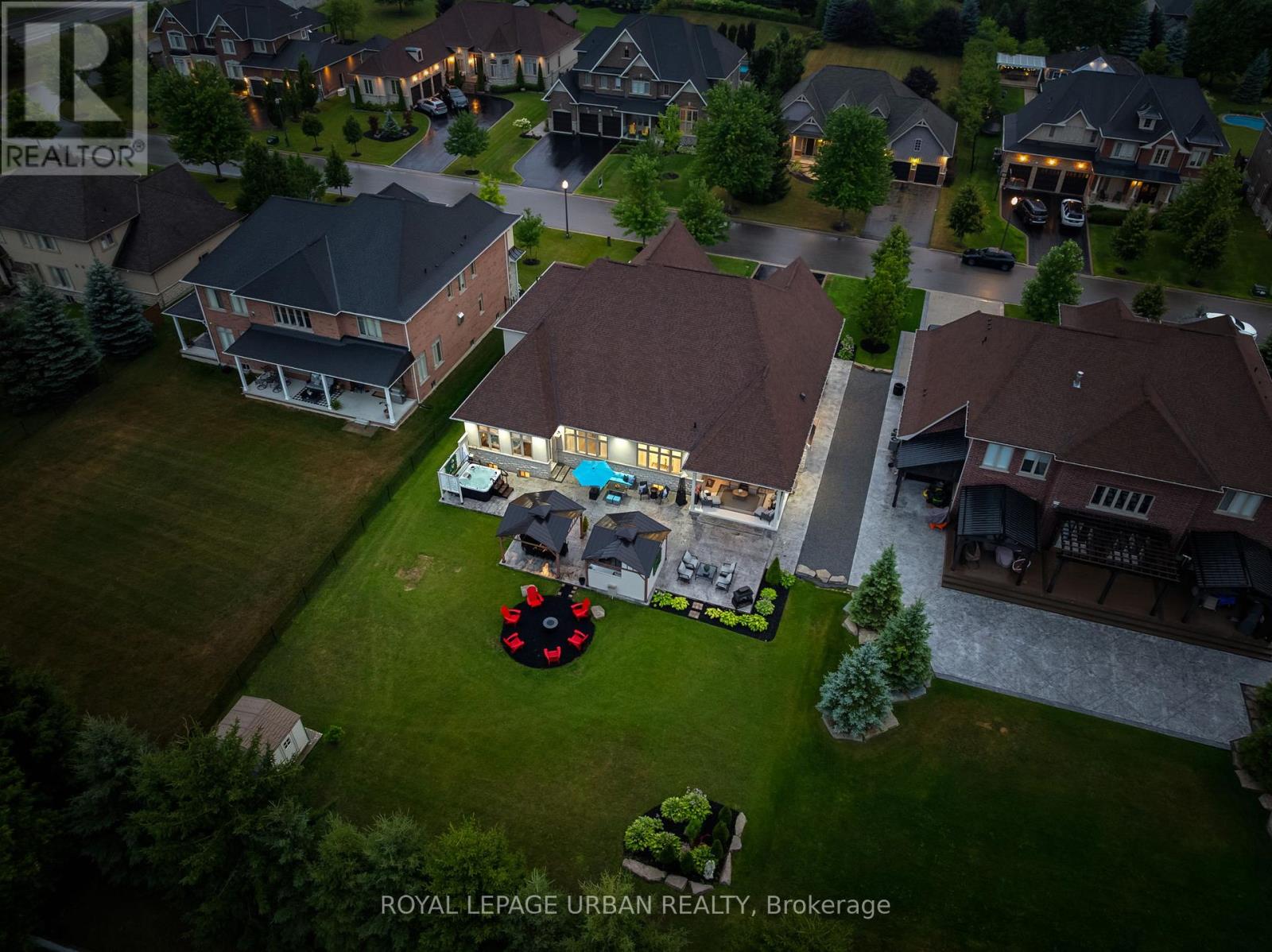 15 COUNTRY CLUB CRESCENT - 50