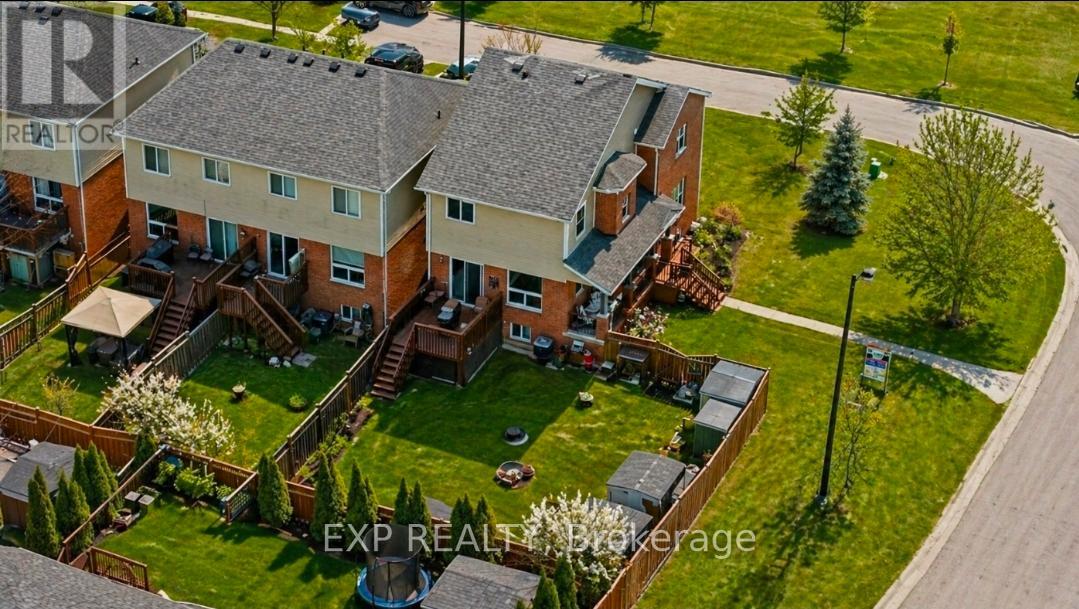 33 WRENDALE CRESCENT - 4