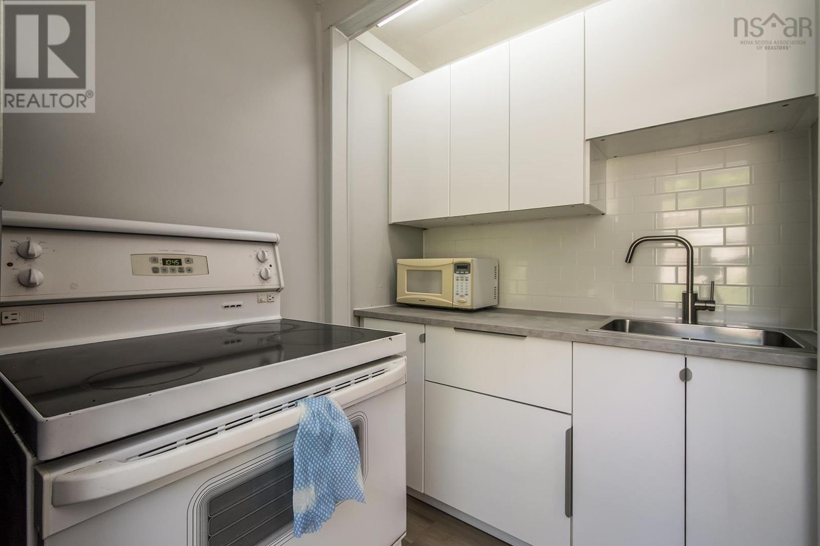 Property 22 of 33 of 79 Rose Street Street