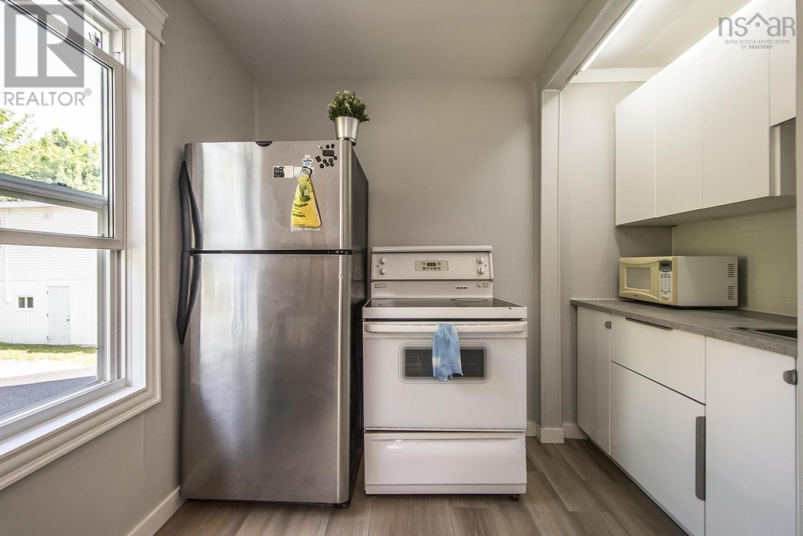 Property 21 of 33 of 79 Rose Street Street