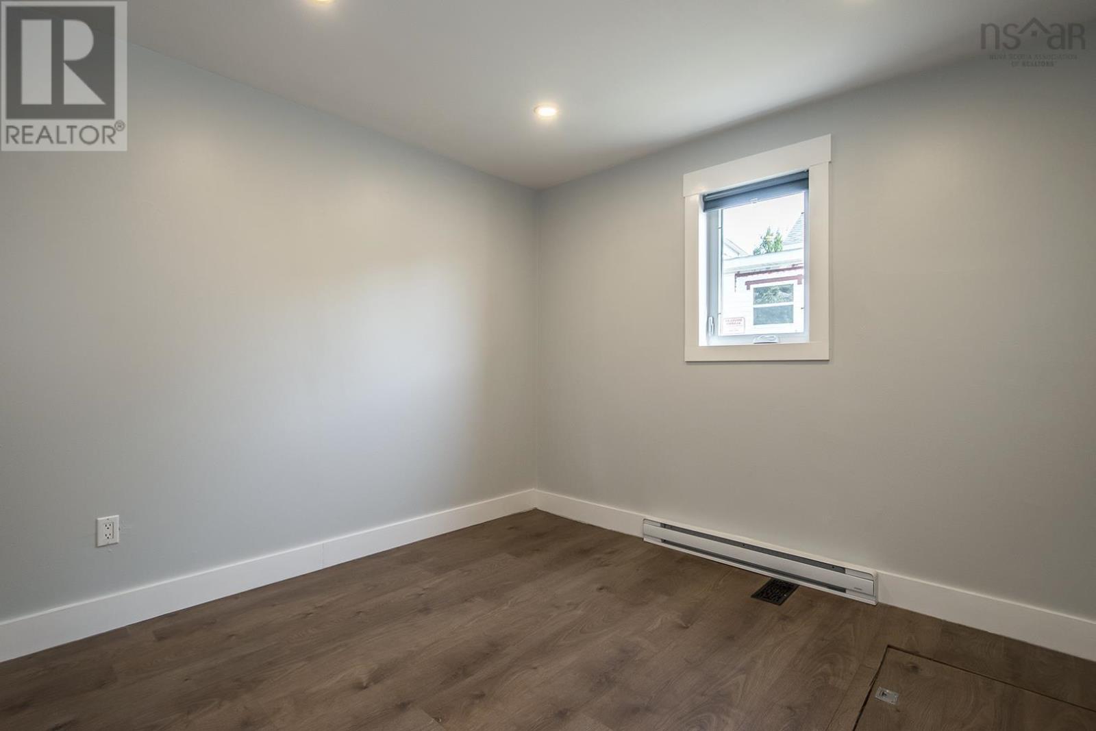 Property 17 of 33 of 79 Rose Street Street