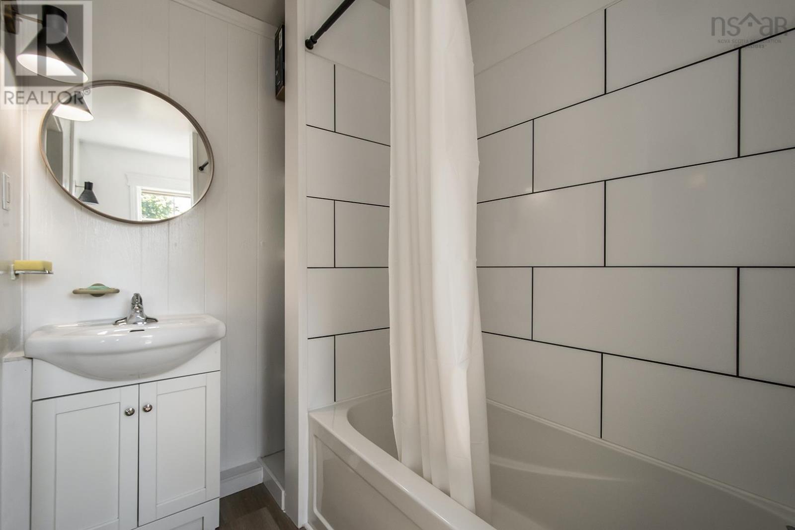 Property 25 of 33 of 79 Rose Street Street