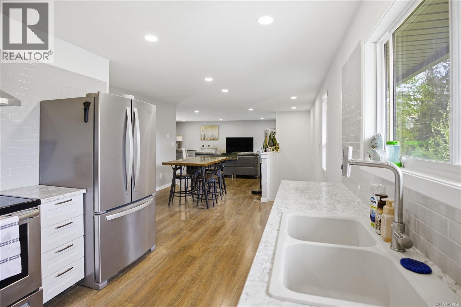 953 Poplar Way - 2