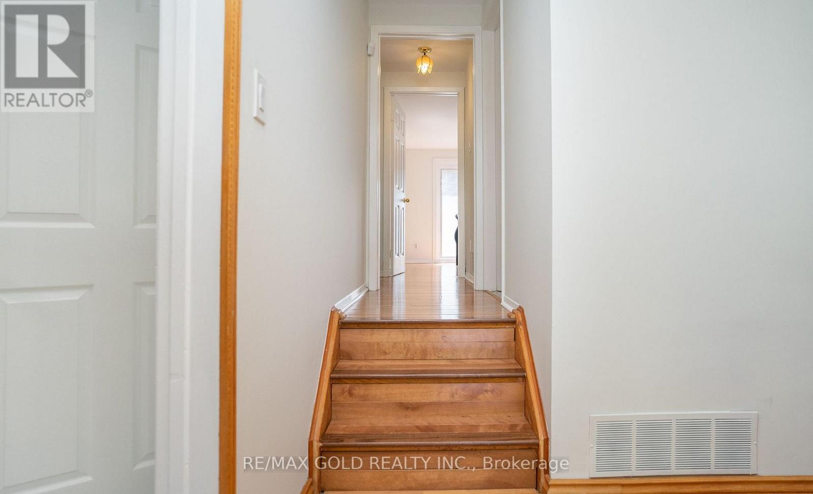 51 DAVENPORT CRESCENT - 17