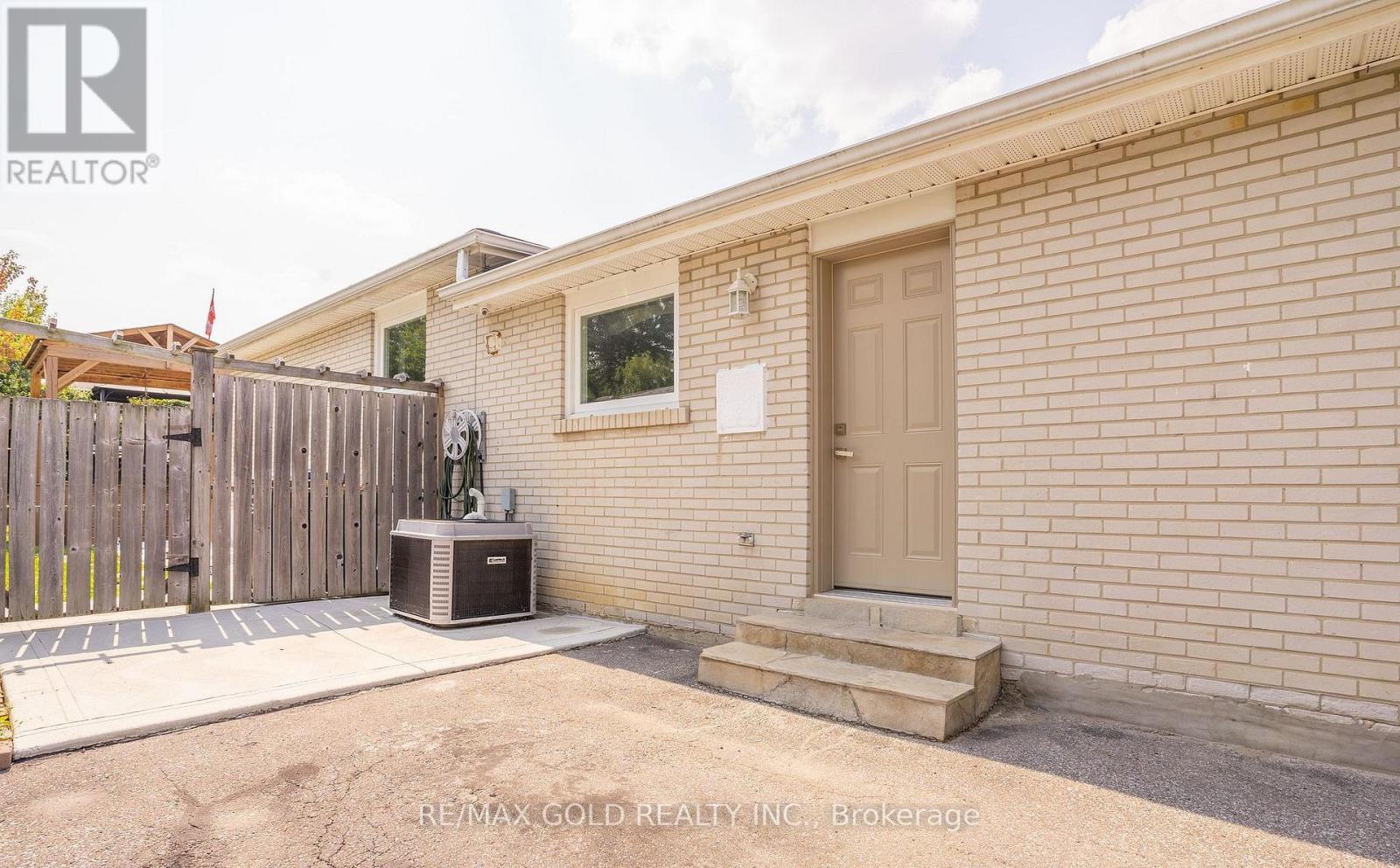 51 DAVENPORT CRESCENT - 33