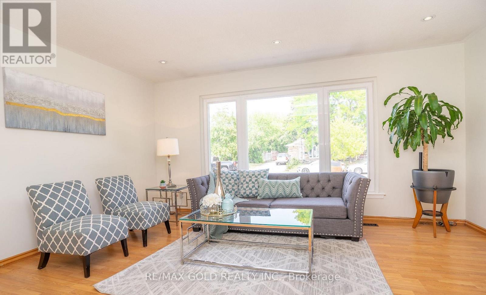 51 DAVENPORT CRESCENT - 8