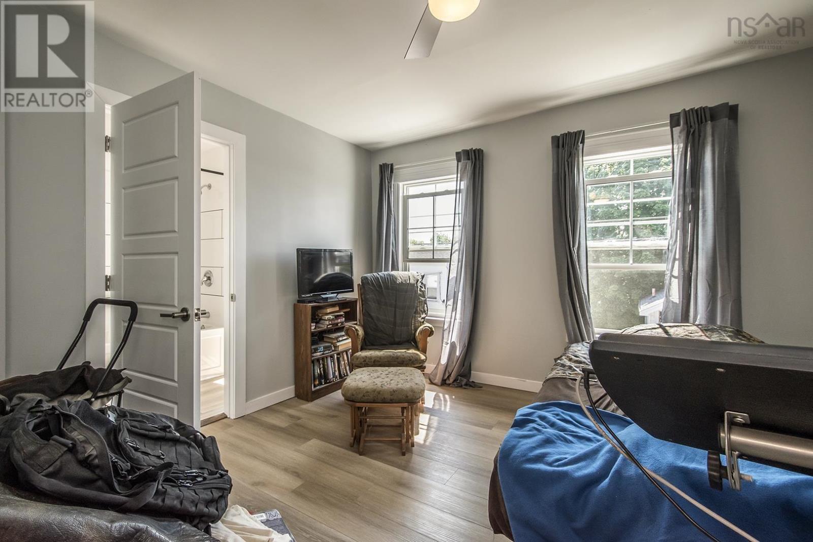 Property 23 of 33 of 79 Rose Street Street