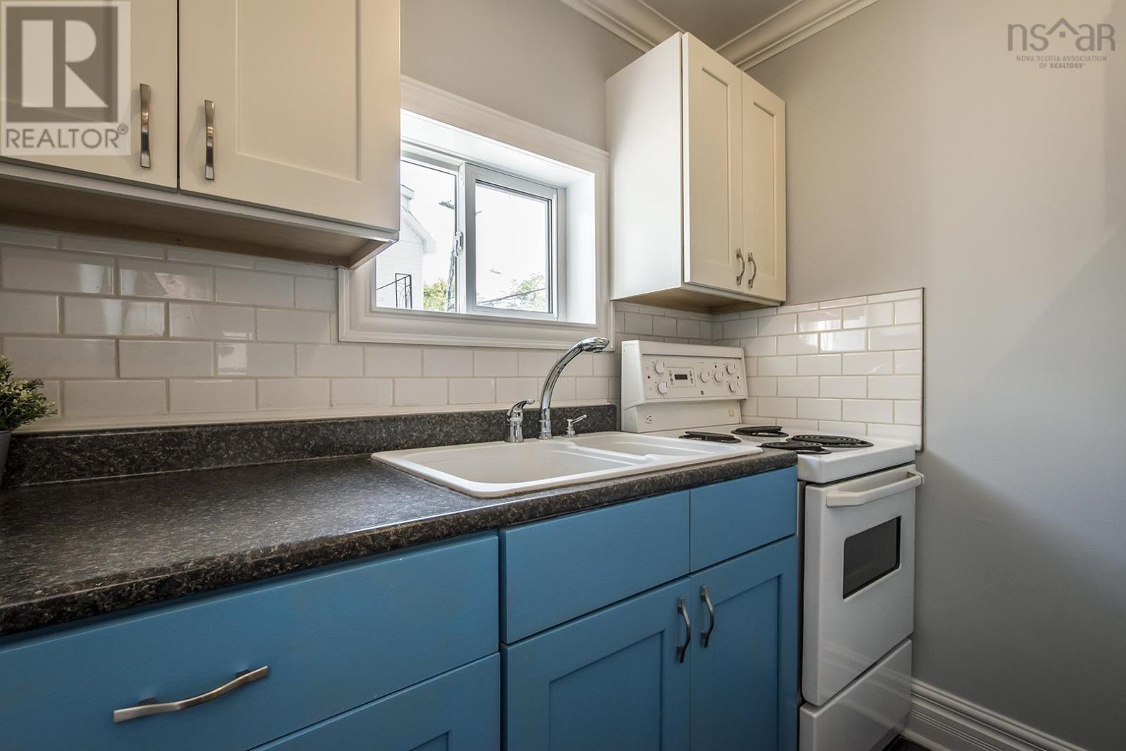 Property 14 of 33 of 79 Rose Street Street