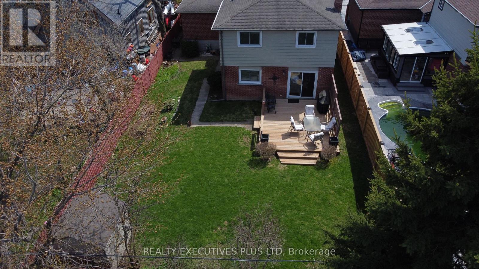 1304 WHARF STREET - 32