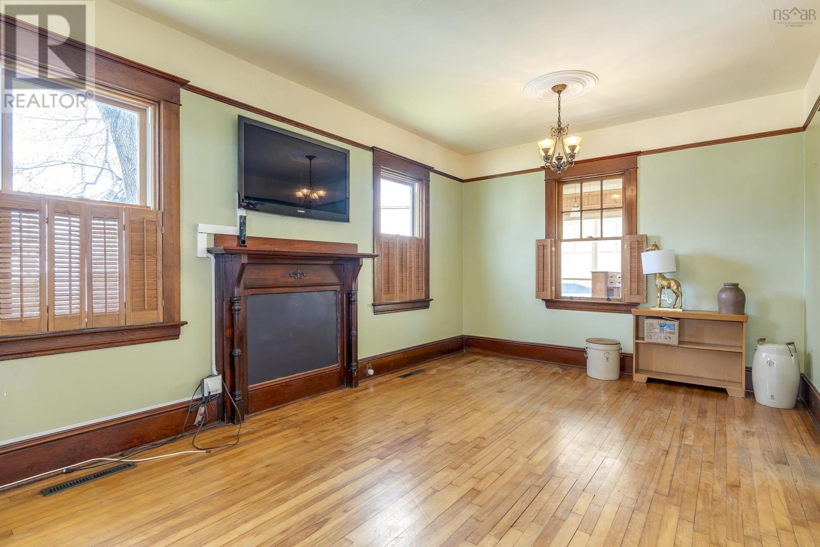 Property 28 of 49 of 212 Windmill Road