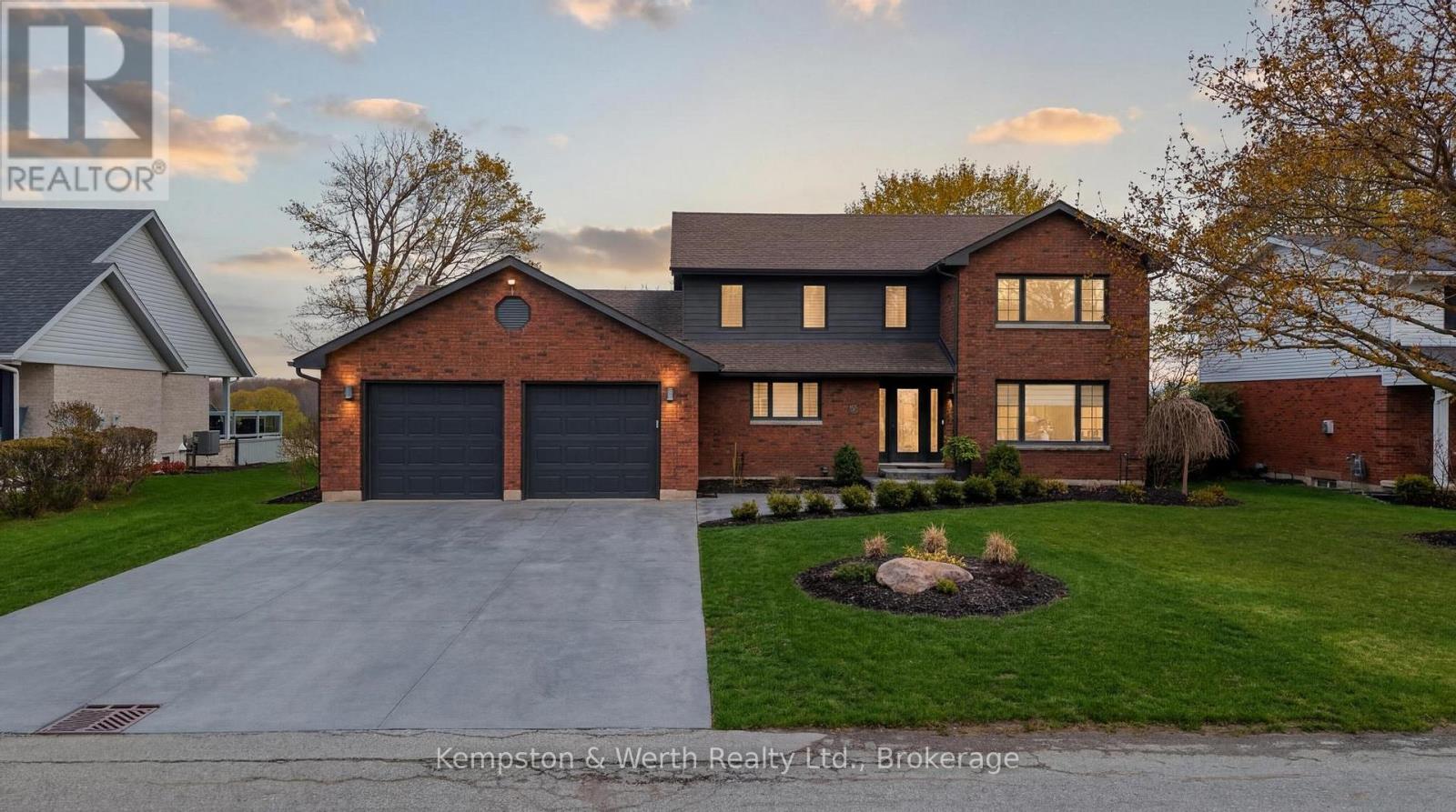 890 PERKIN CRESCENT - 1