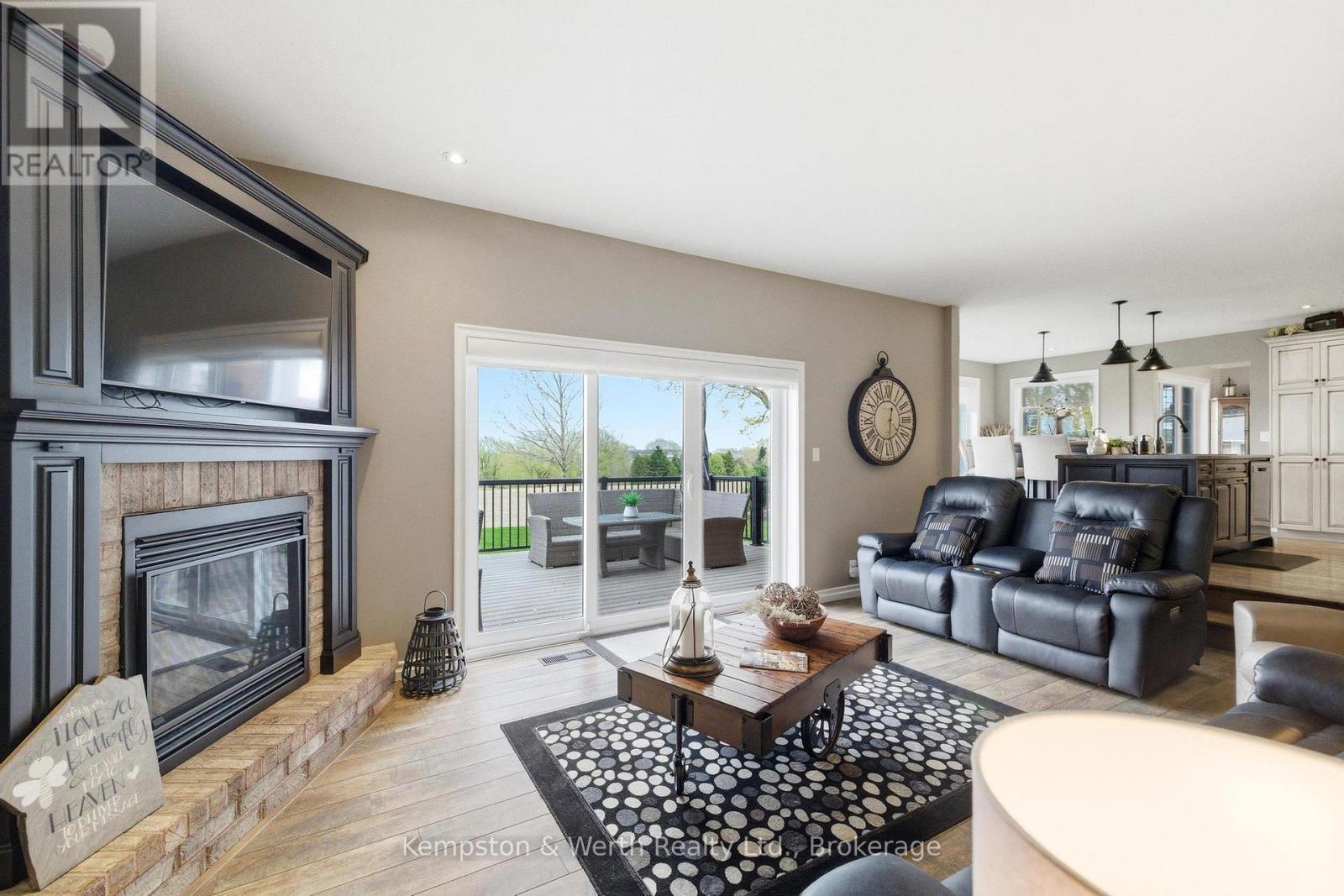 890 PERKIN CRESCENT - 15