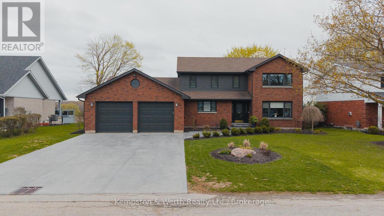 890 PERKIN CRESCENT - 2