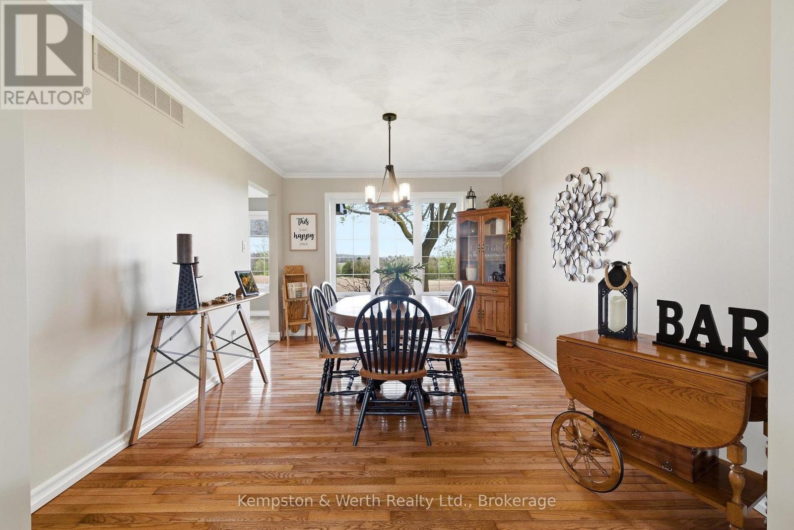 890 PERKIN CRESCENT - 20