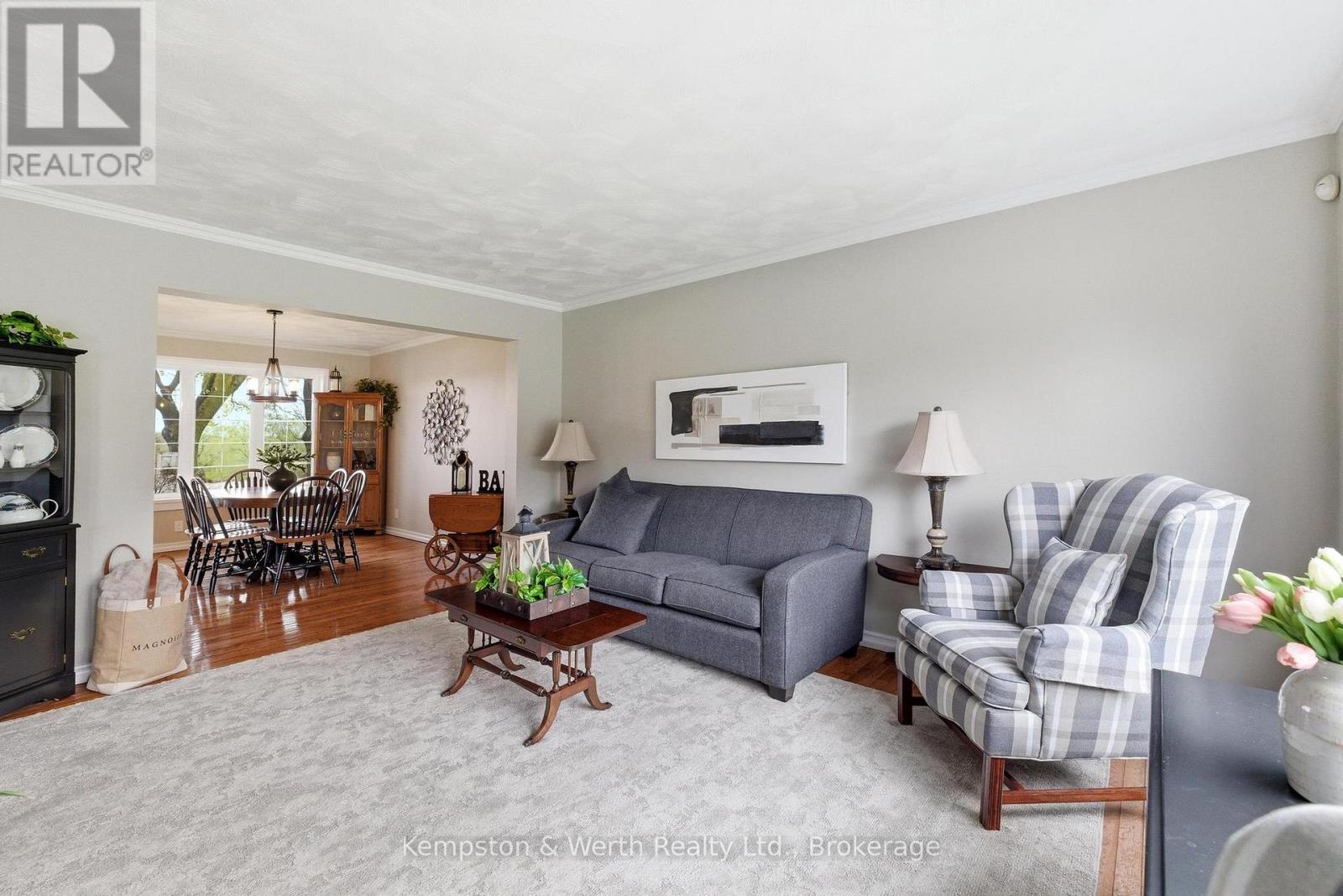 890 PERKIN CRESCENT - 24