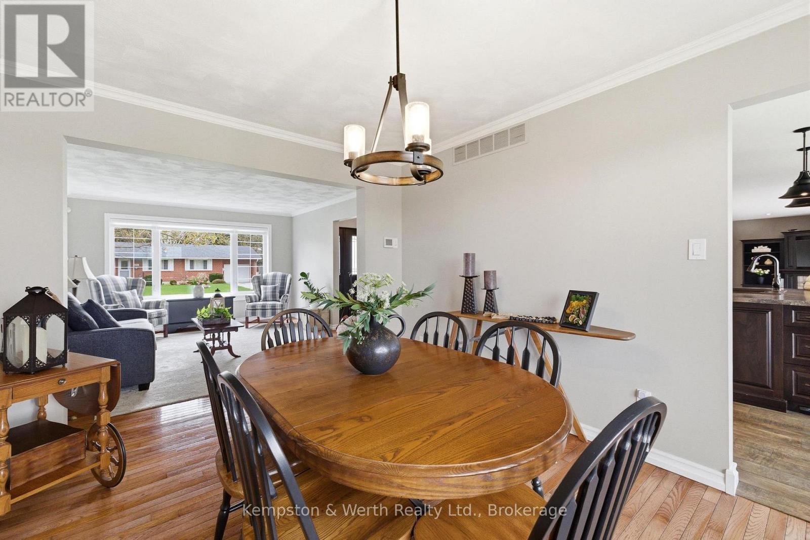 890 PERKIN CRESCENT - 25