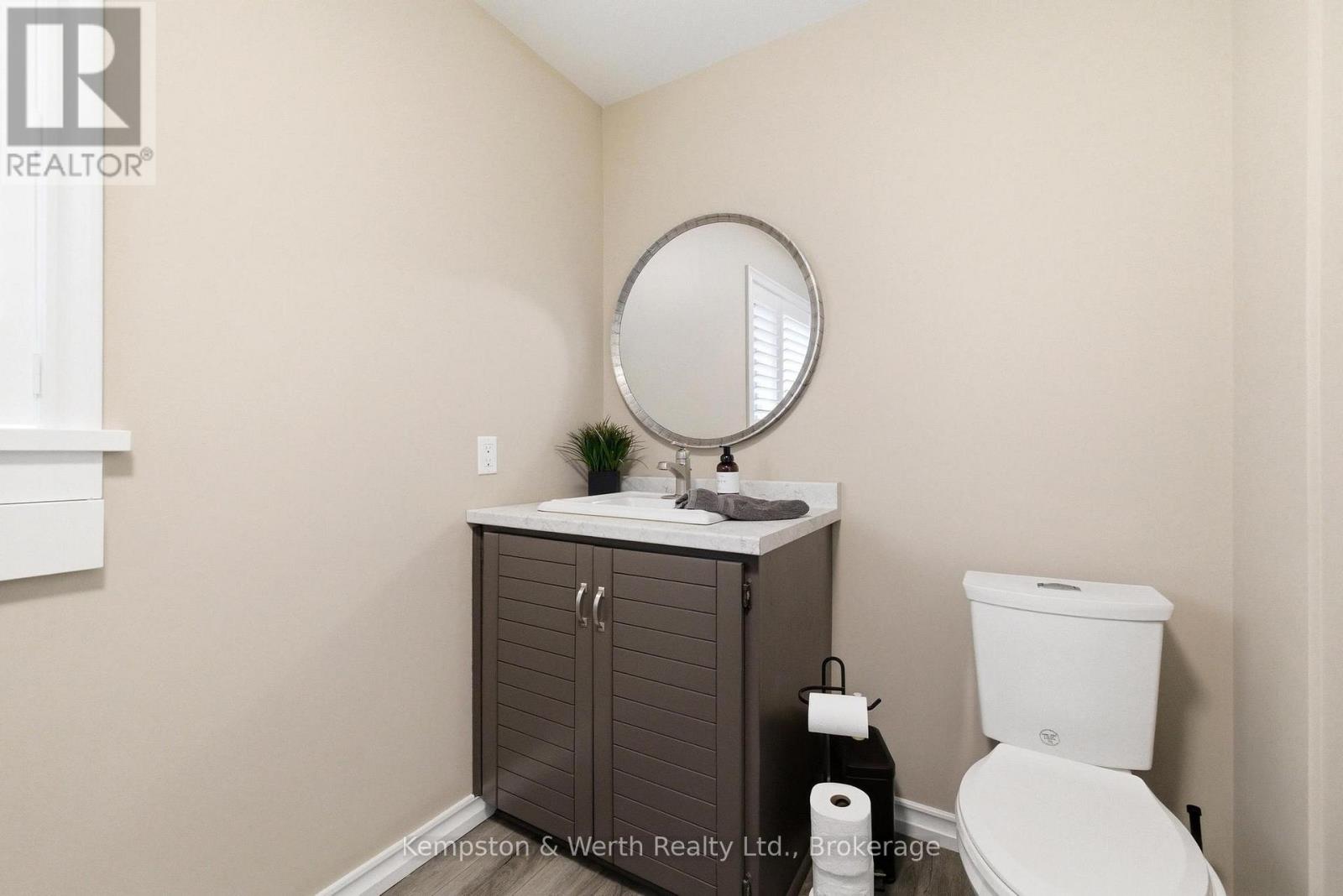 890 PERKIN CRESCENT - 27