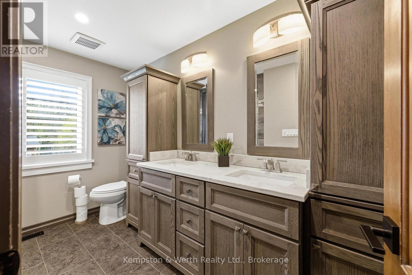 890 PERKIN CRESCENT - 28