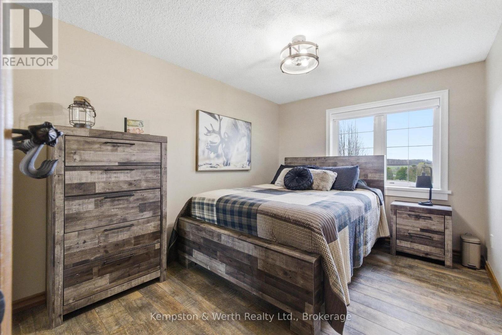 890 PERKIN CRESCENT - 30