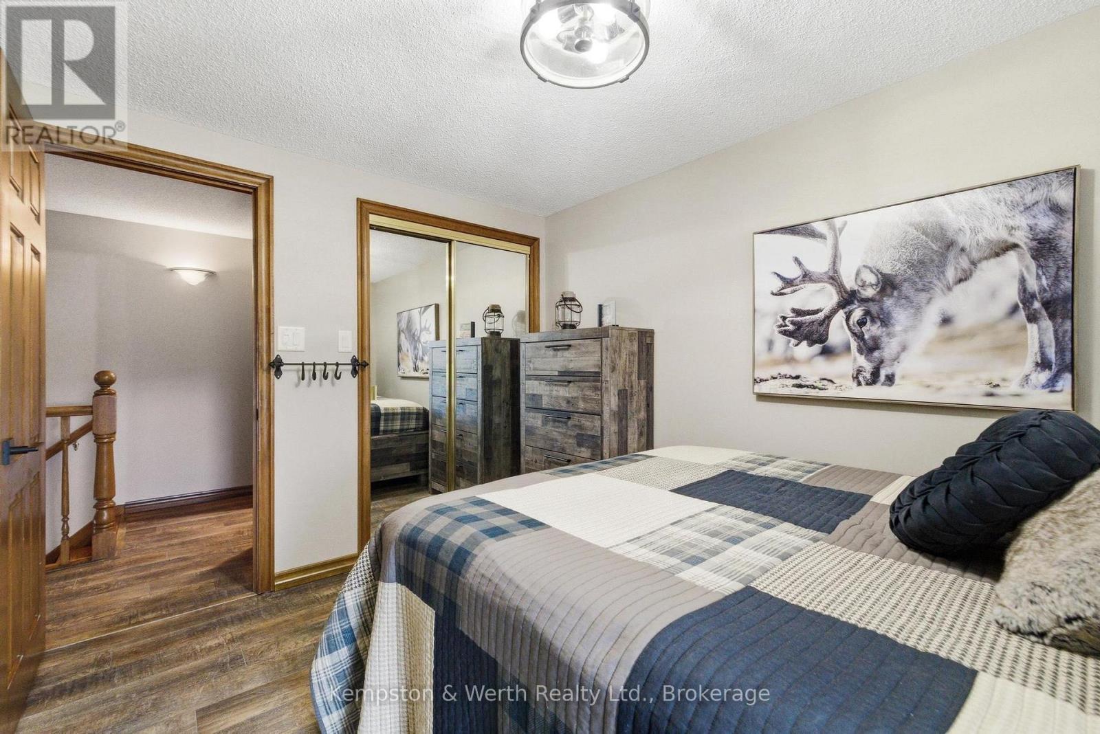 890 PERKIN CRESCENT - 31