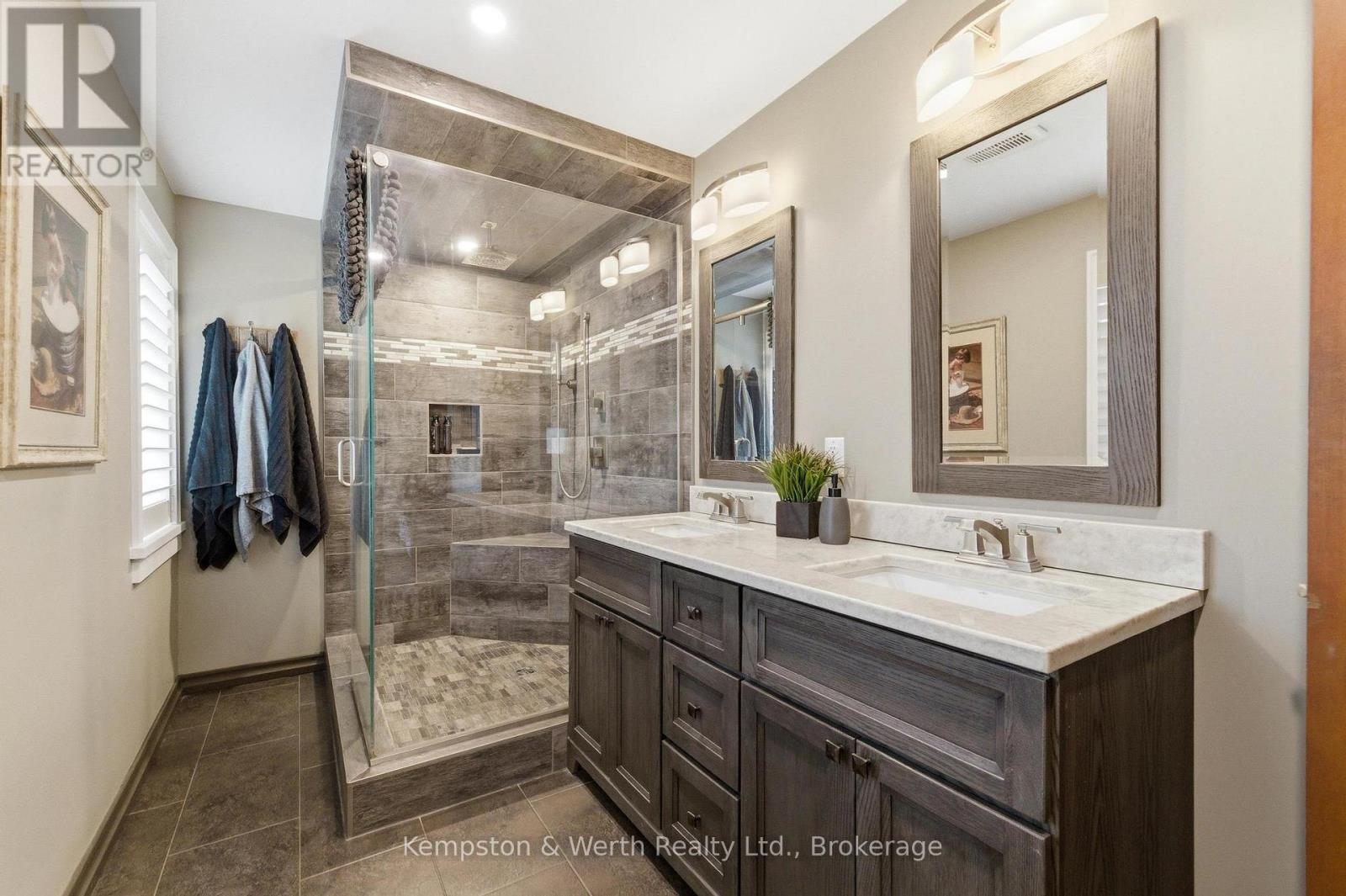 890 PERKIN CRESCENT - 39