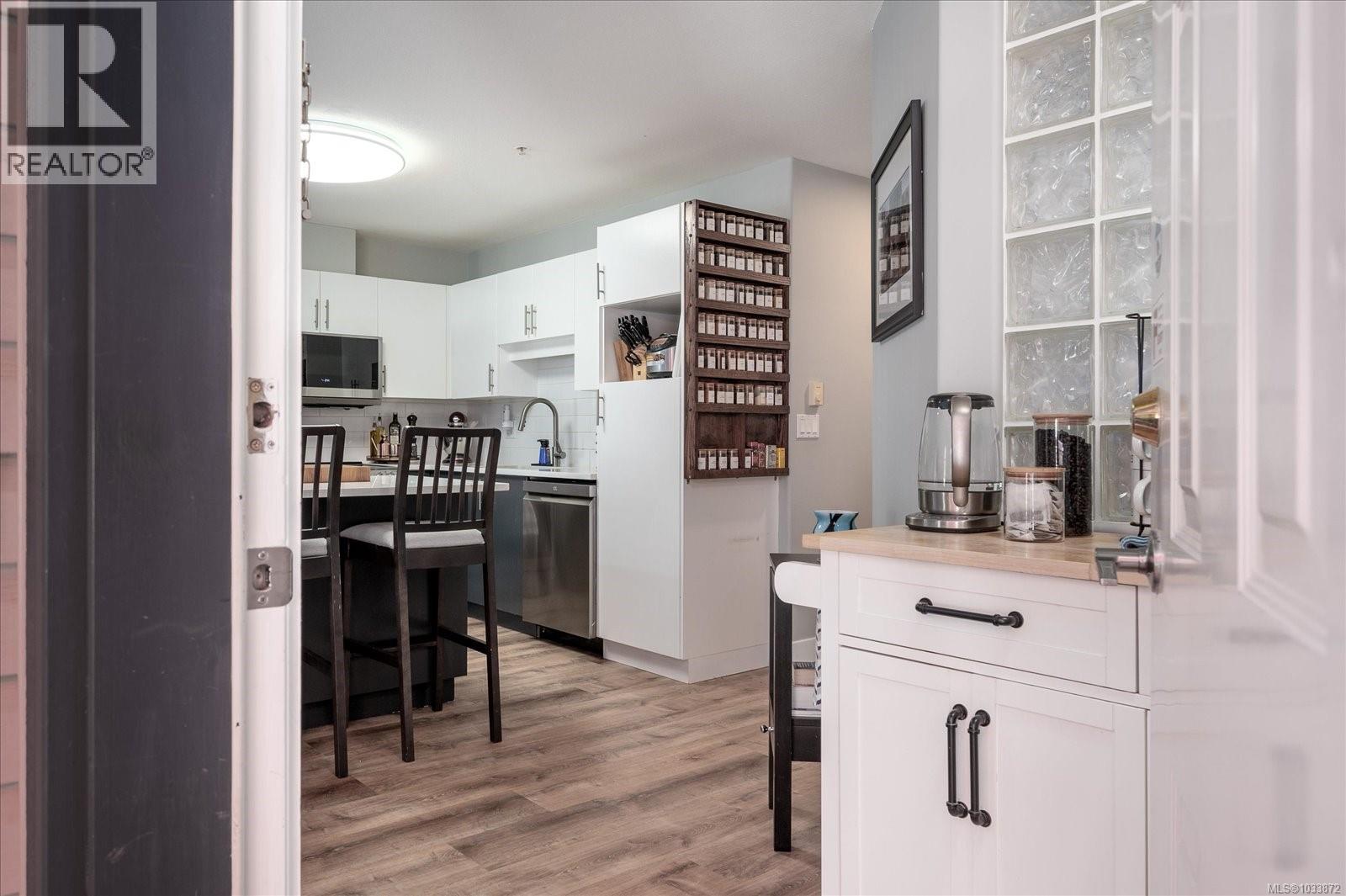 4937 Clematis Pl - Image 3
