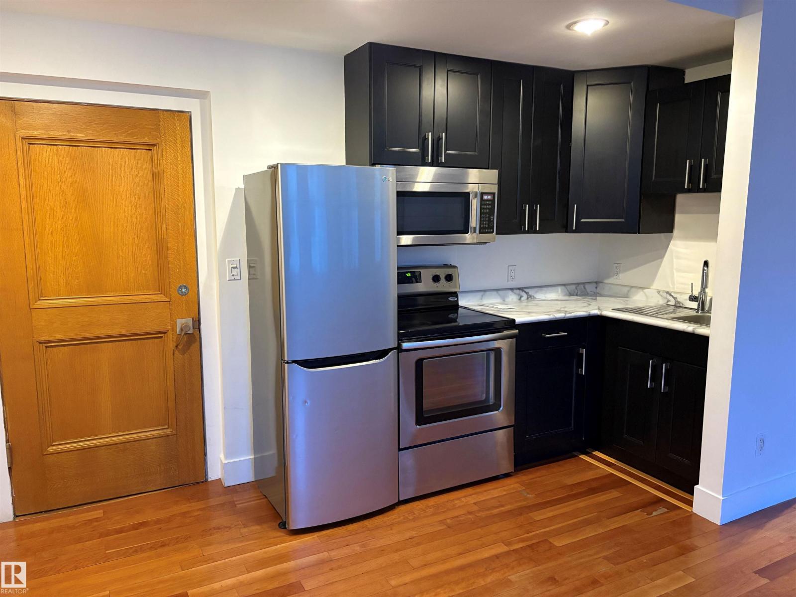 #909 10134 100 ST NW - 31