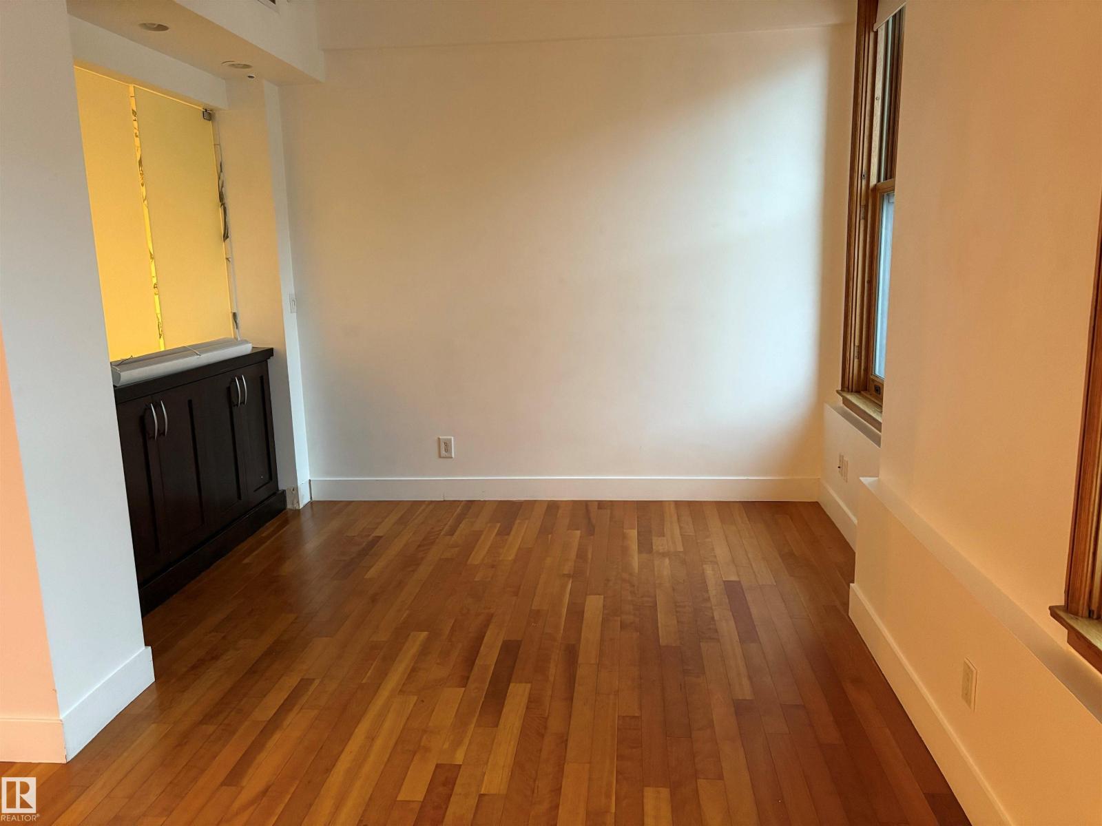 #909 10134 100 ST NW - 32