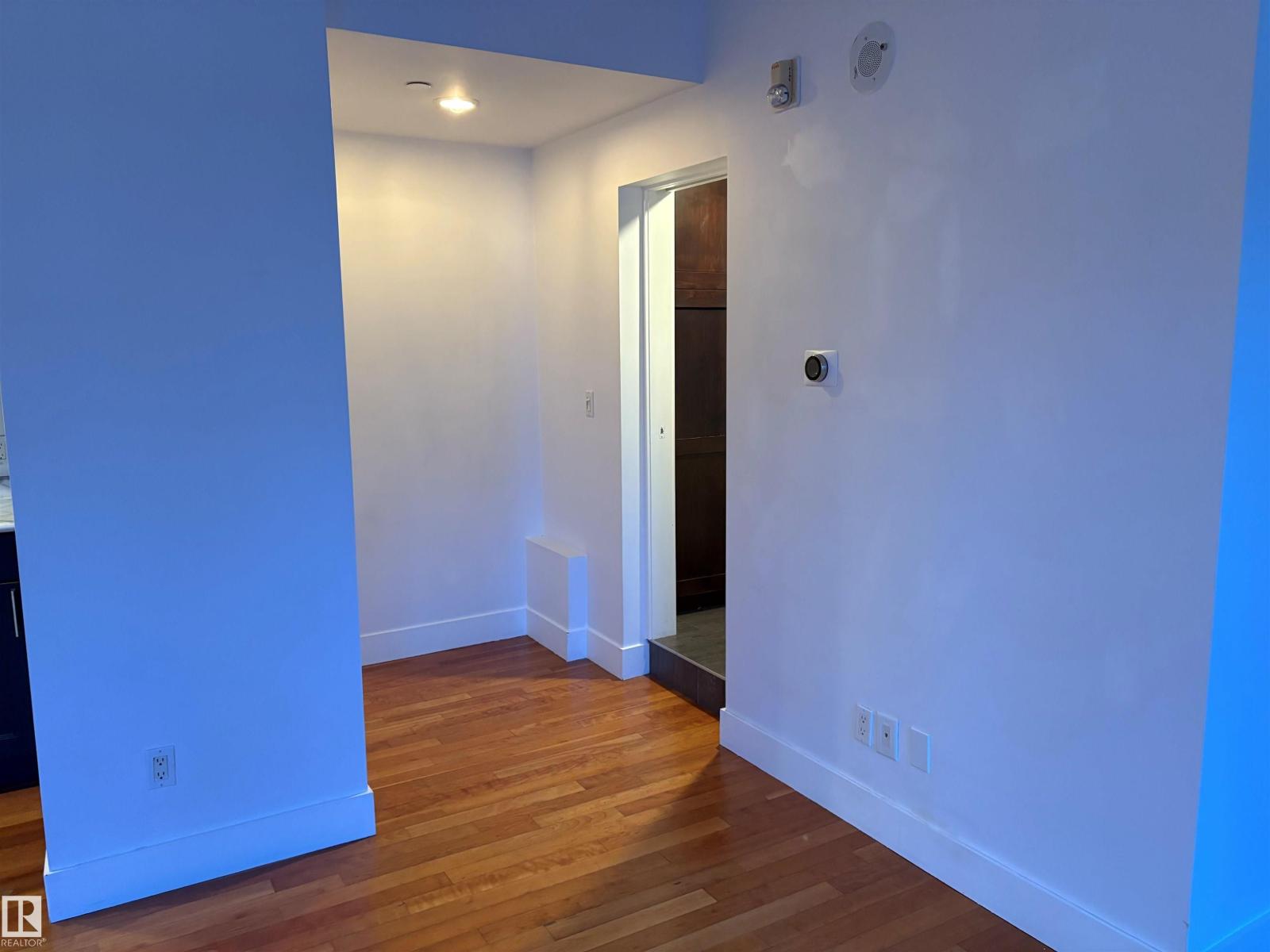 #909 10134 100 ST NW - 33