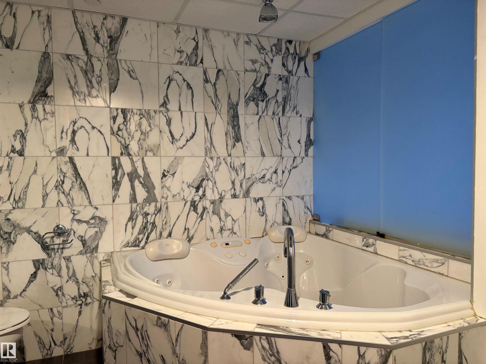 #909 10134 100 ST NW - 34