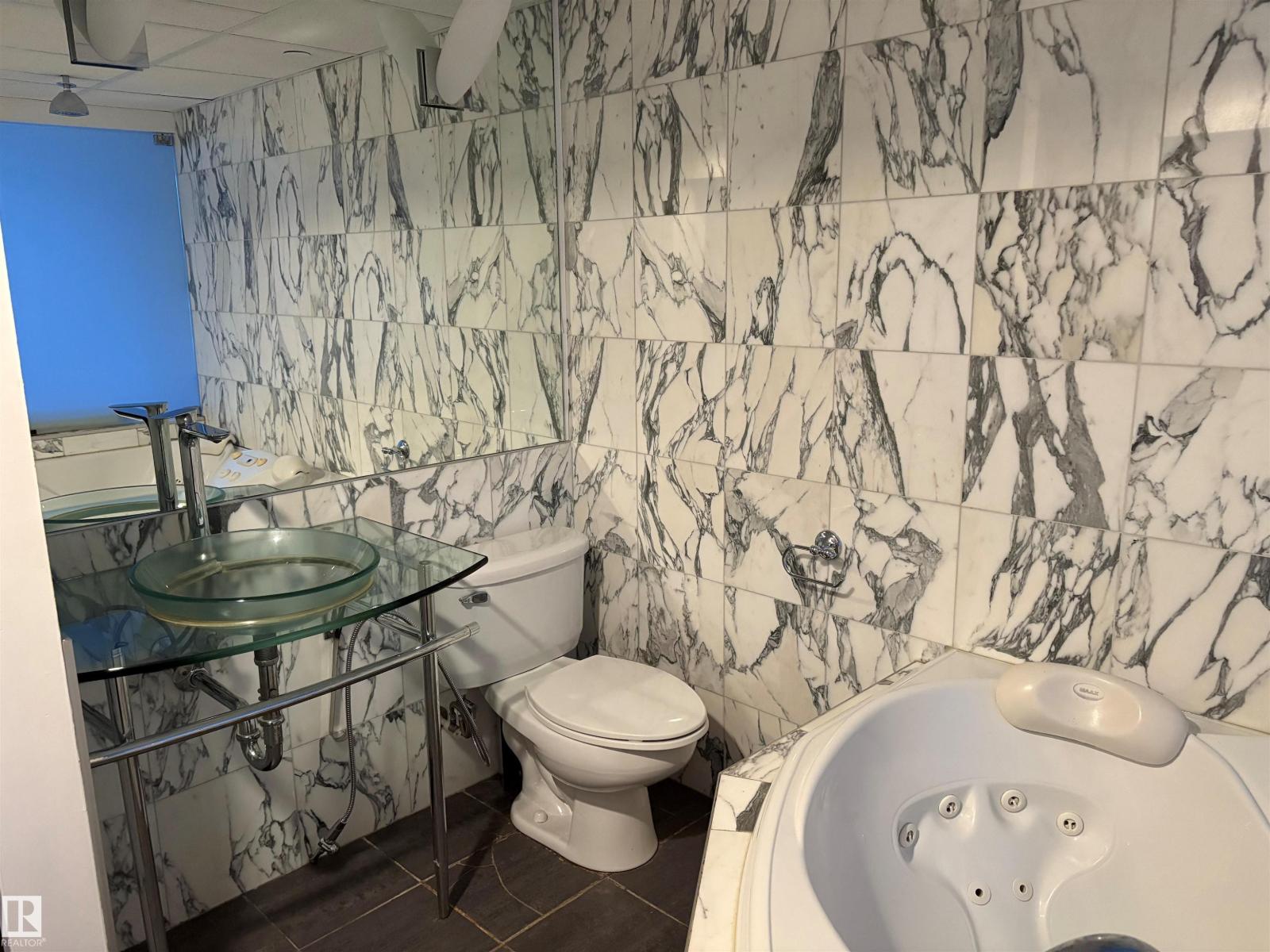#909 10134 100 ST NW - 35