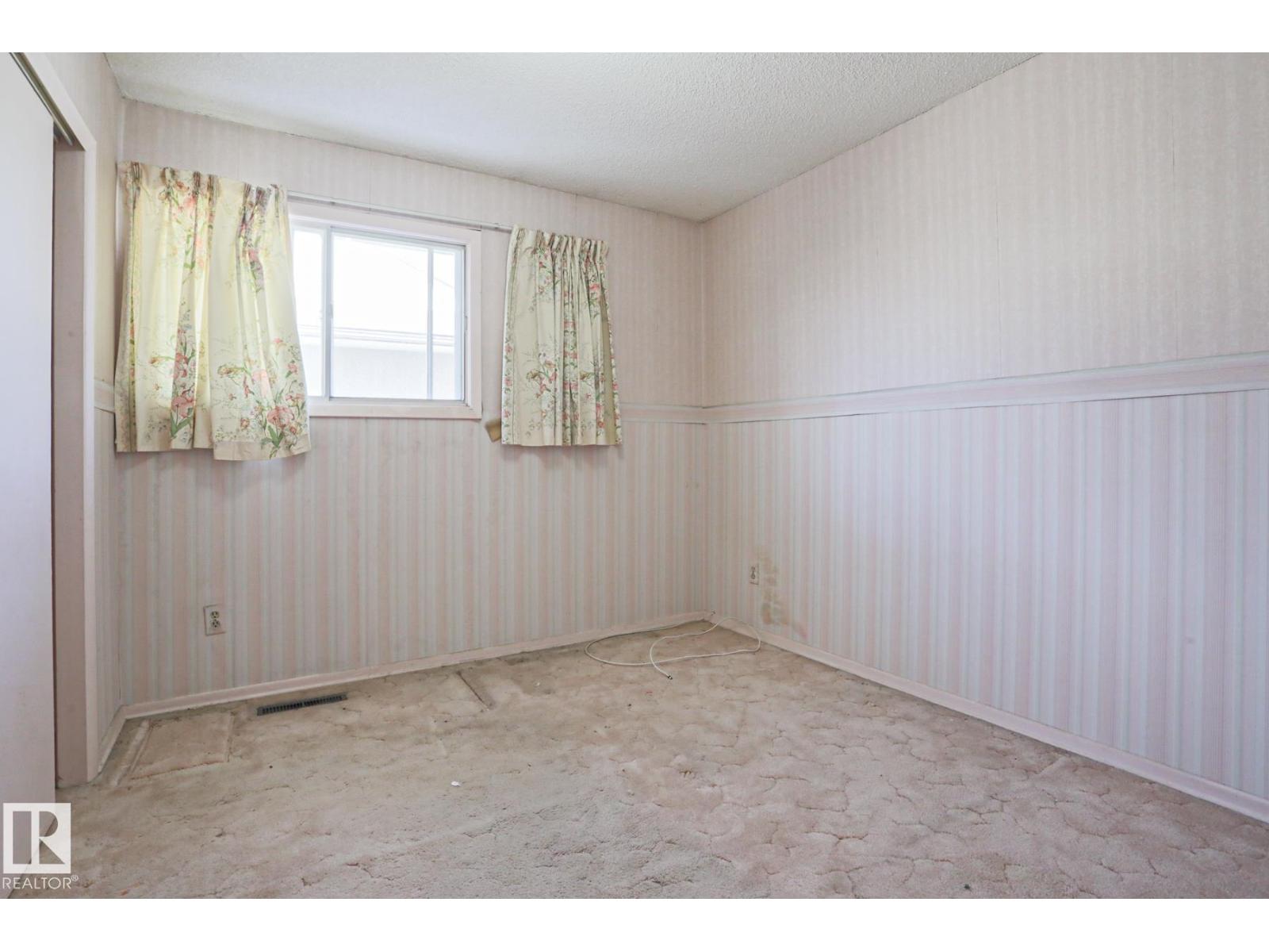 12106 43 ST NW, Edmonton