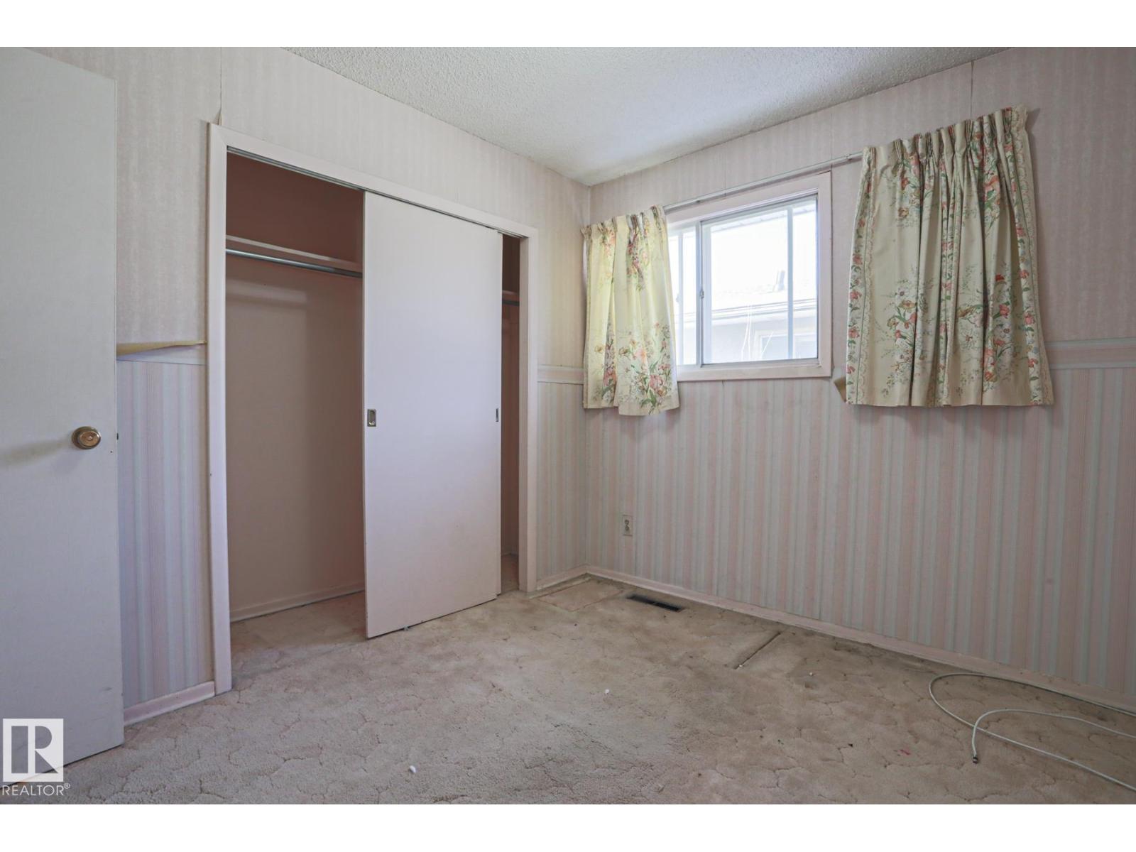 12106 43 ST NW, Edmonton