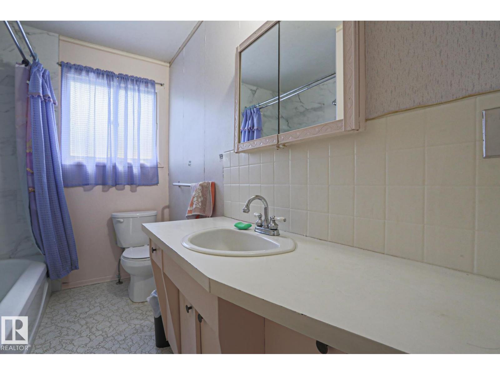 12106 43 ST NW, Edmonton