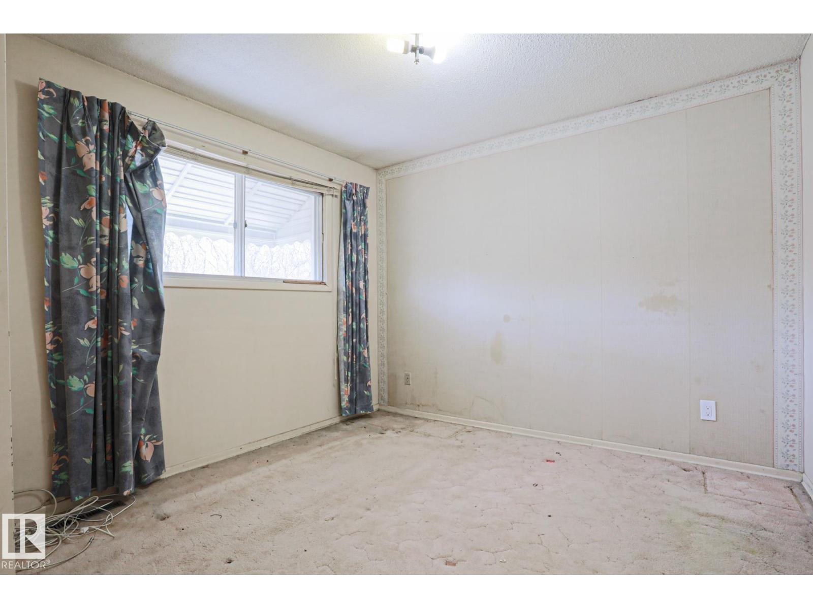 12106 43 ST NW, Edmonton