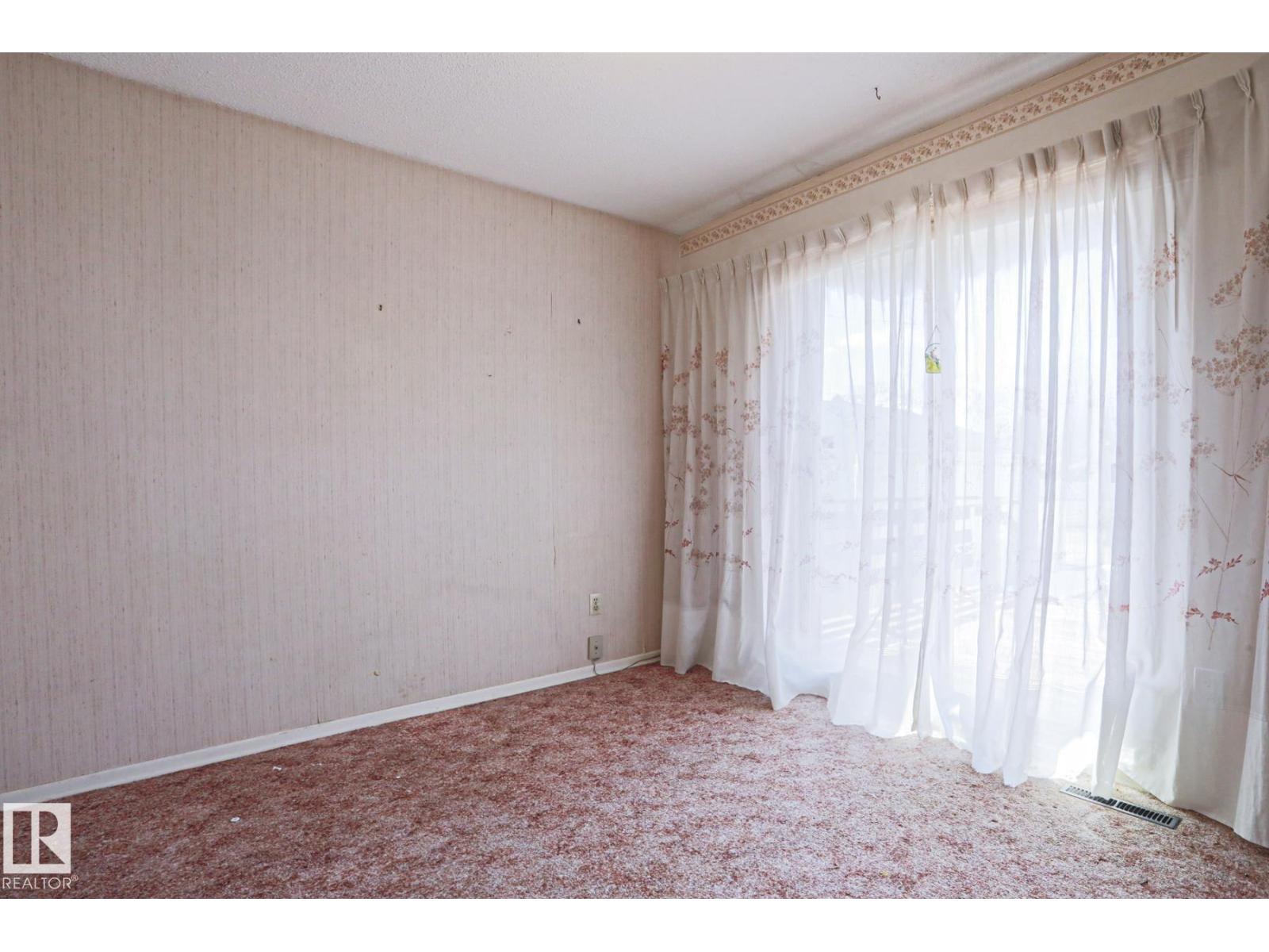 12106 43 ST NW, Edmonton