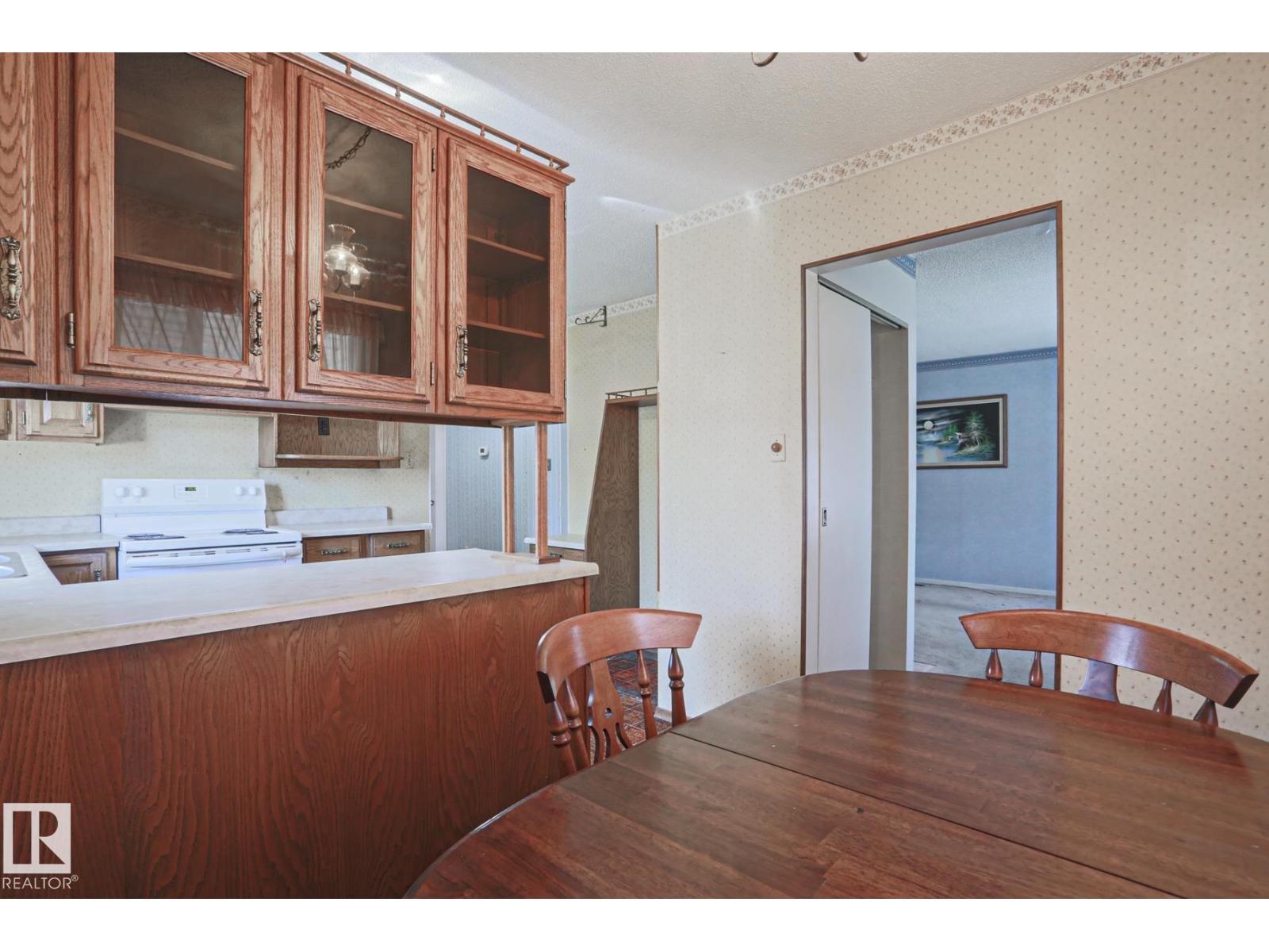 12106 43 ST NW, Edmonton