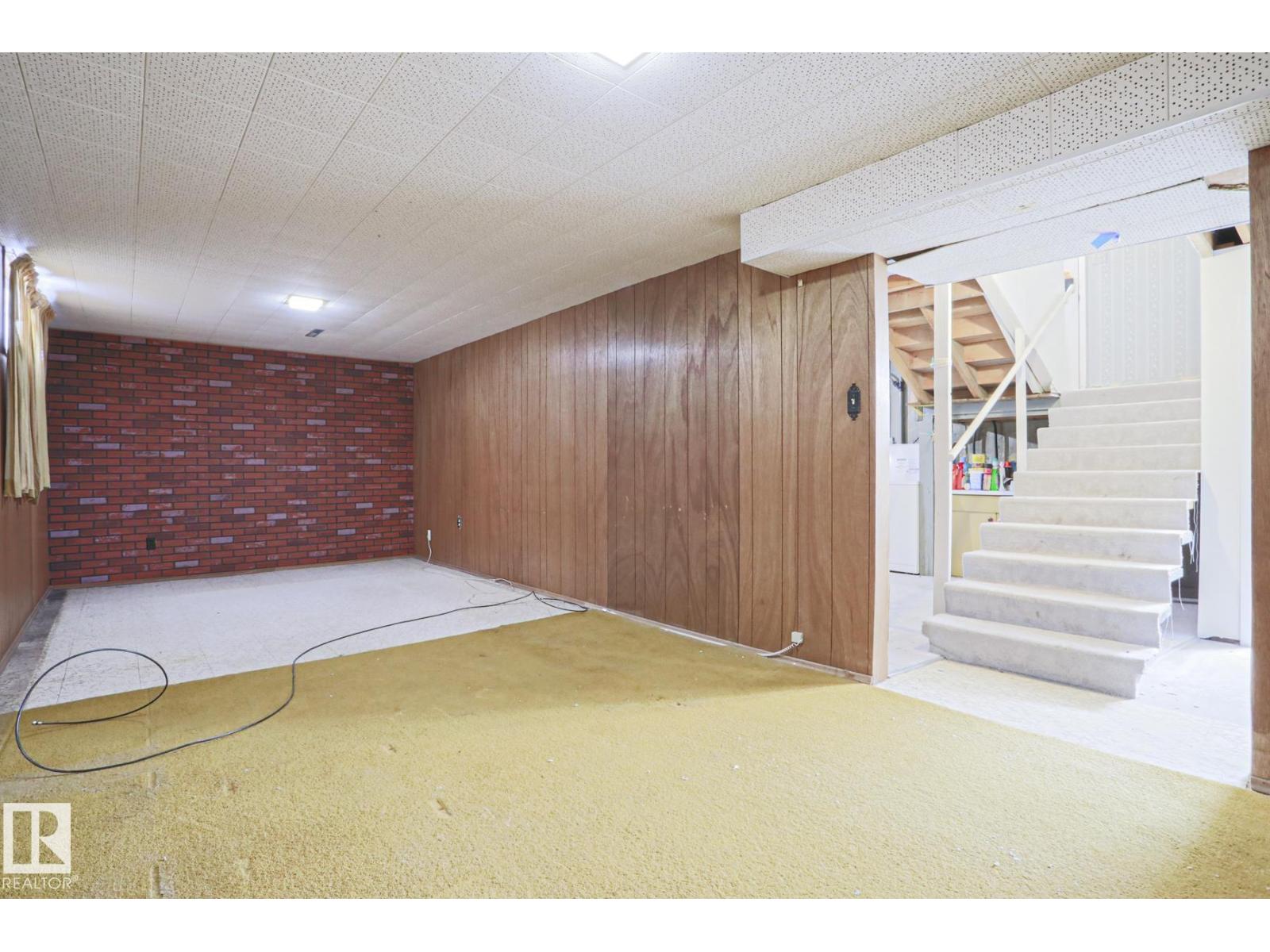 12106 43 ST NW, Edmonton