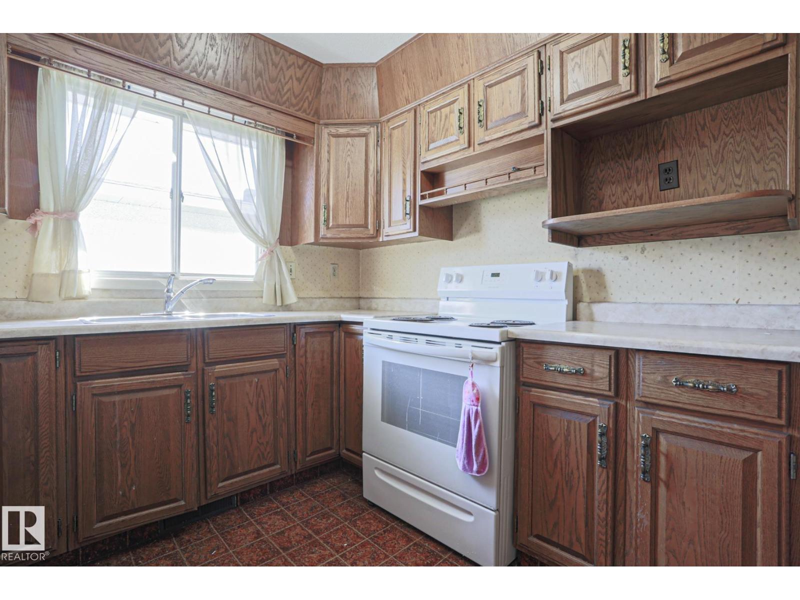 12106 43 ST NW, Edmonton