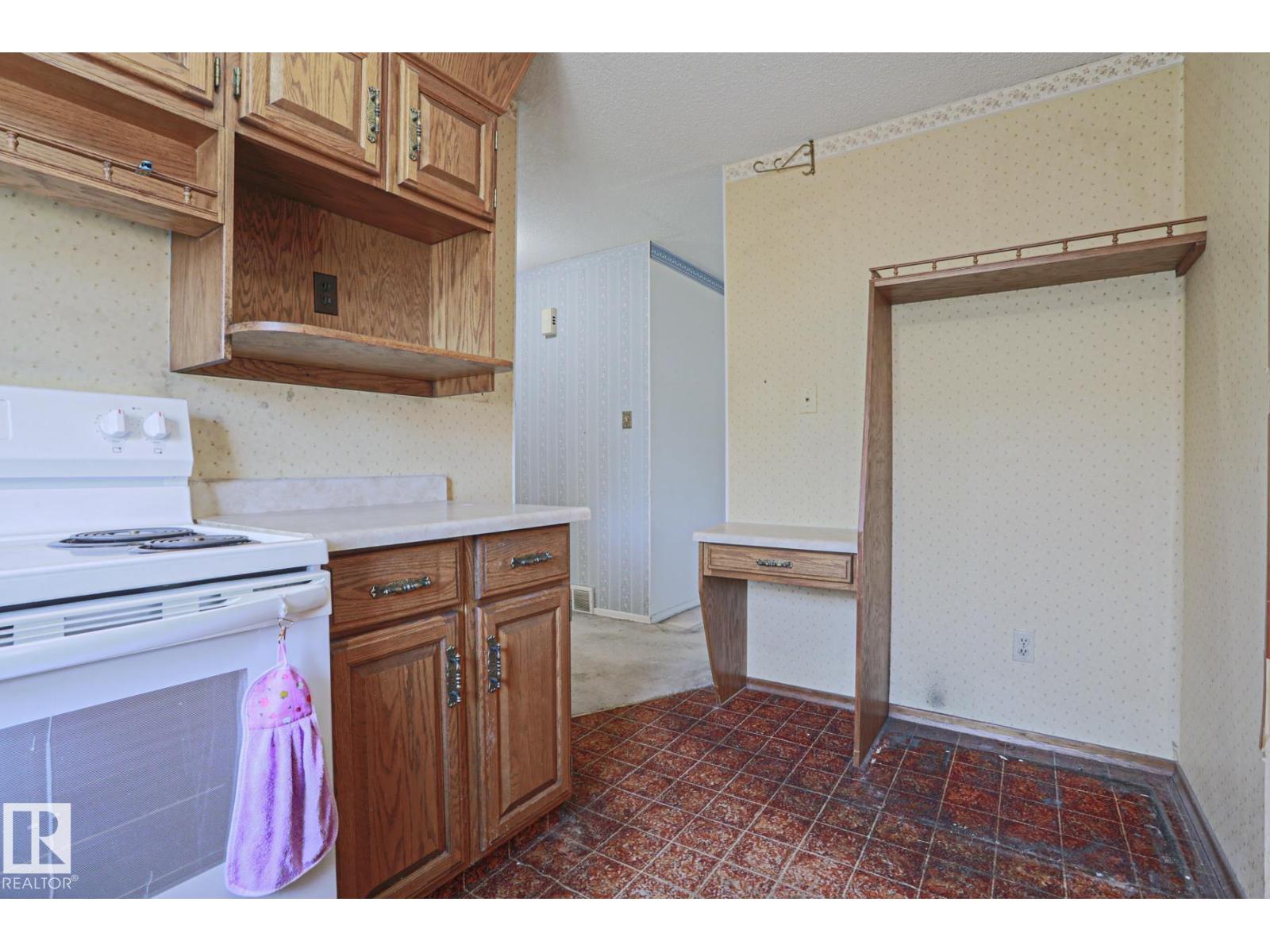 12106 43 ST NW, Edmonton