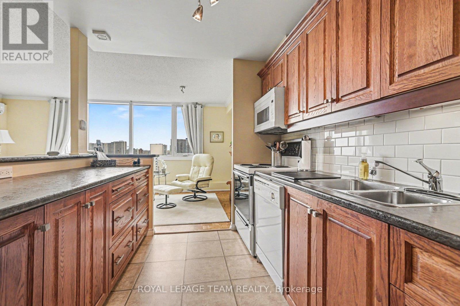 #1101 2625 REGINA STREET - 13