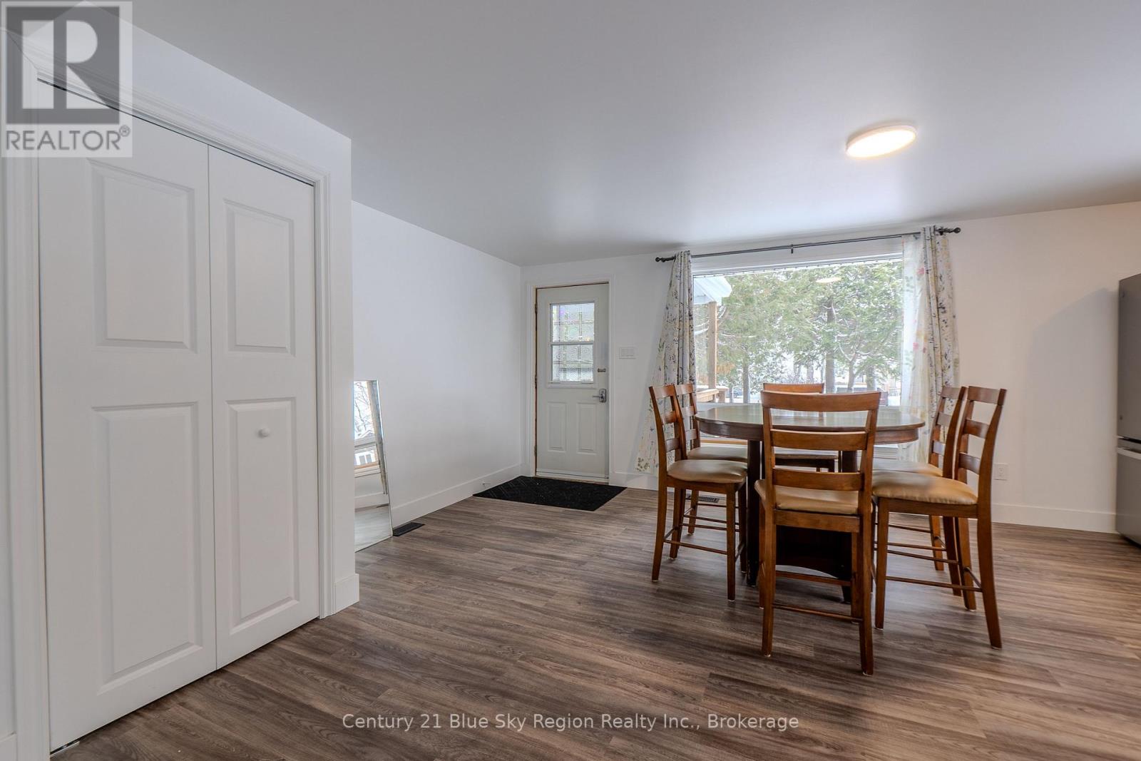 12 MOWAT CRESCENT - 15